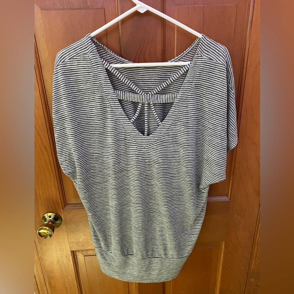 Apt. 9 size XXL grey and white striped t-shirt
